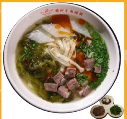 金味德兰州牛肉拉面加盟——酸菜牛肉拉面
