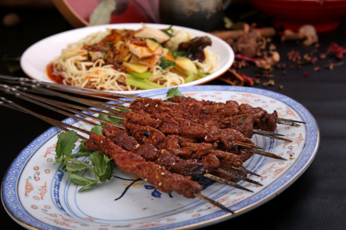 烤肉配凉面