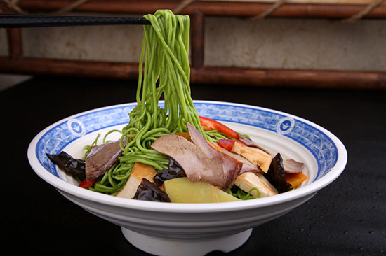 翡翠营养牛肉卤面
